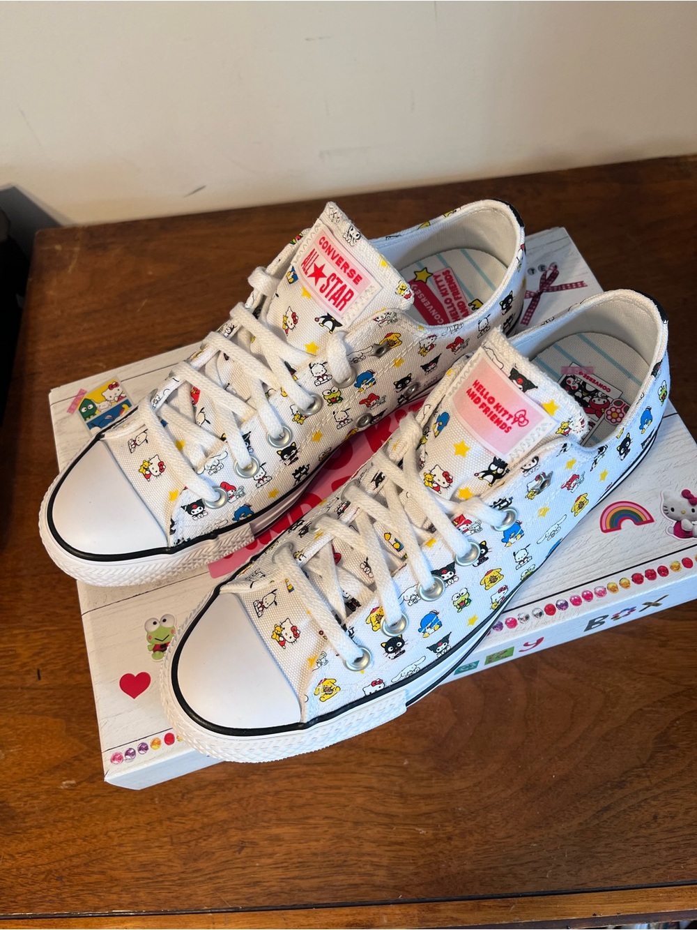 CONVERSE x HELLO KITTY Chuck Taylor All Star BFFS Sneakers - Picture 4 of 10
